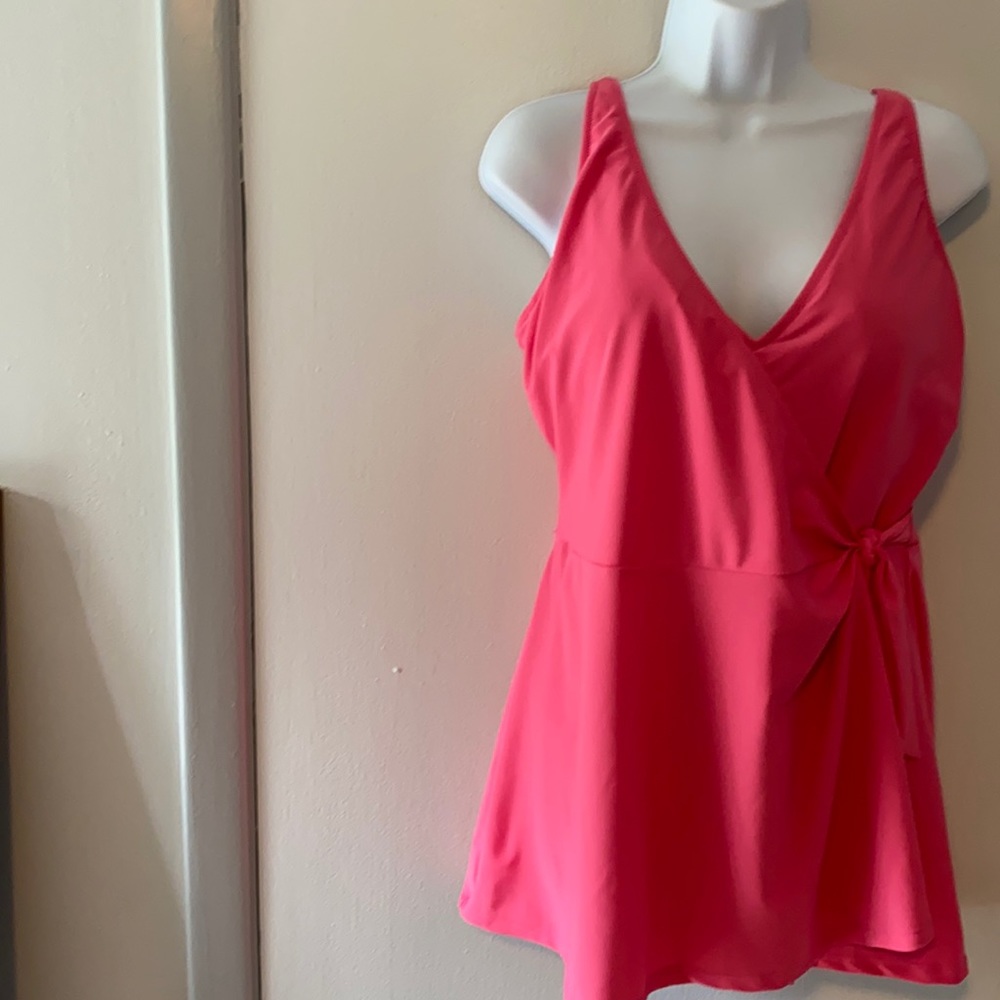 Beautiful pink Old Navy skirted one piece bathing suit size extra large